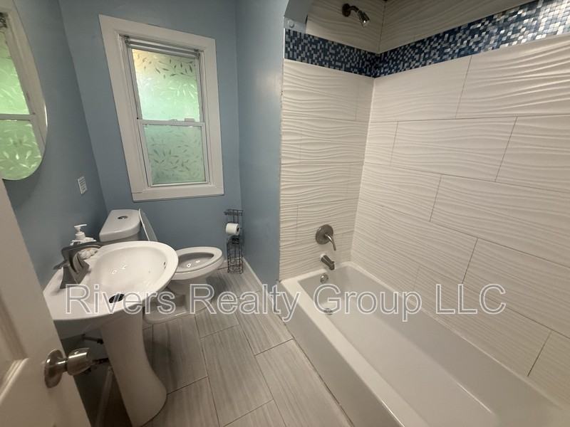 16555 W Parkway St - Photo 6 of 10