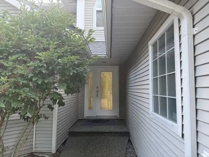 8279 154 St - Photo 2 of 13