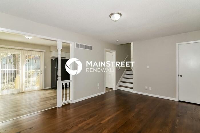 9819 Wallace Ave - Photo 7 of 19