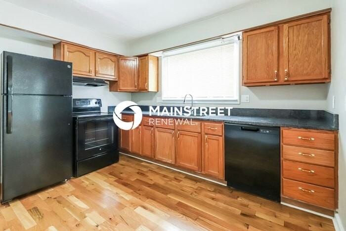 308 Jefferson Ln - Photo 4 of 15