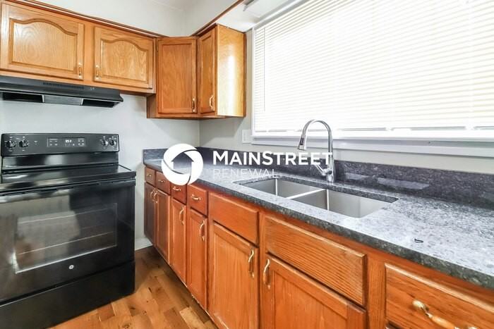 308 Jefferson Ln - Photo 5 of 15