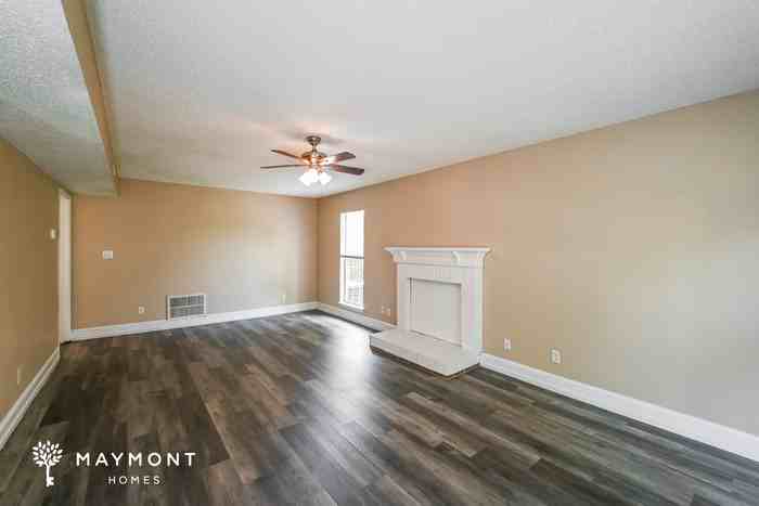 13715 Dealtry Ln - Photo 6 of 16