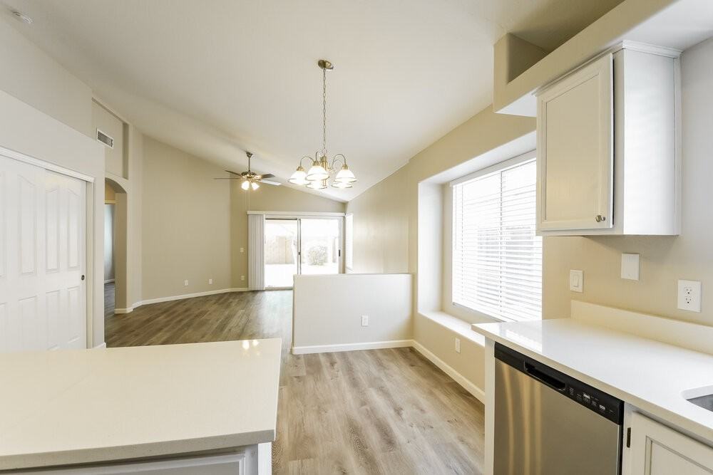 20428 N 9th St - Photo 4 of 16