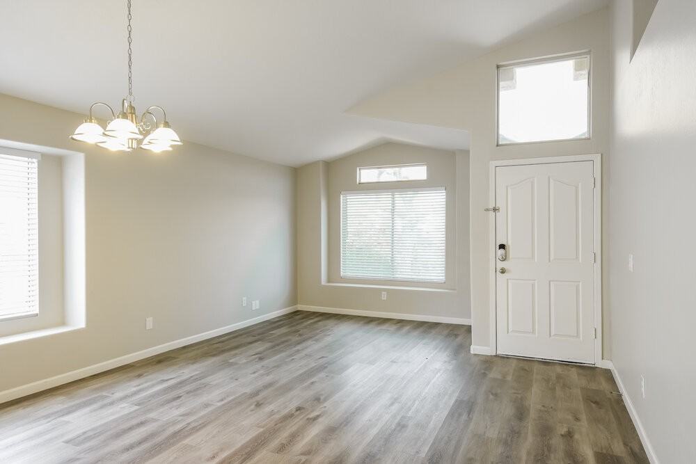 20428 N 9th St - Photo 5 of 16