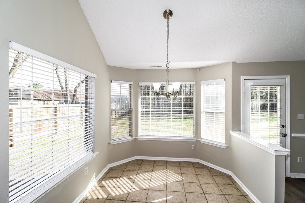 5560 Mary Ln - Photo 7 of 17