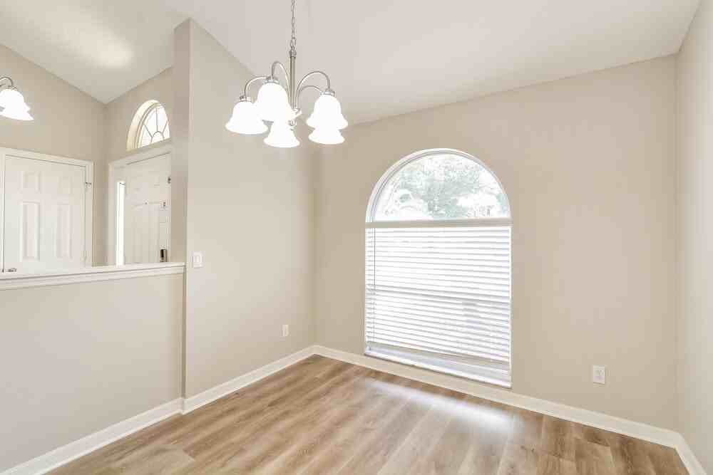 909 Vassar Dr - Photo 7 of 16