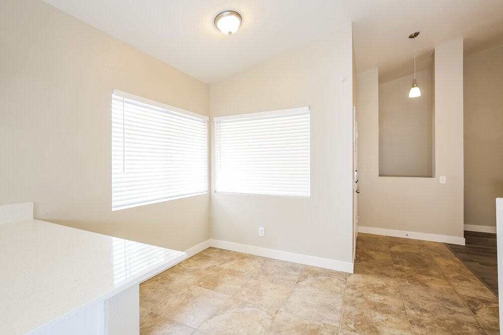 130 Breezy Shore Ave - Photo 5 of 16
