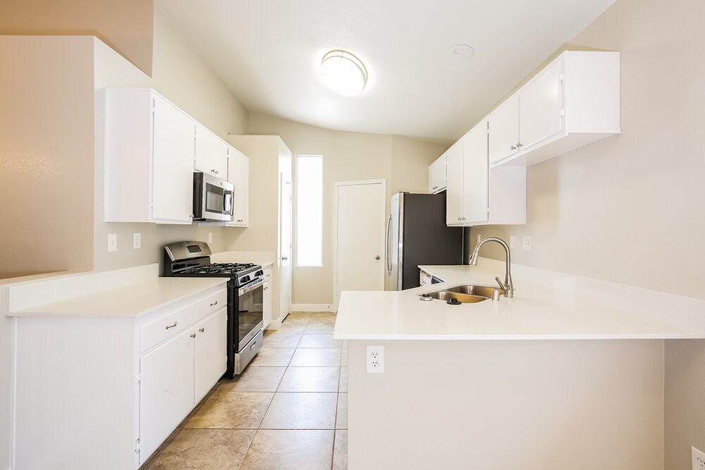 130 Breezy Shore Ave - Photo 6 of 16
