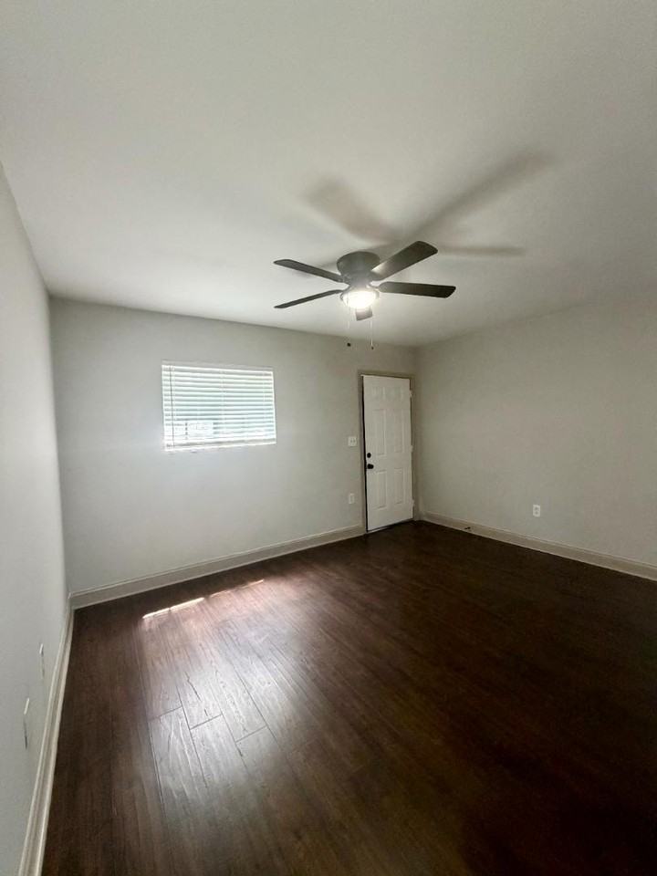 530 Lindsay St NW - Photo 2 of 8