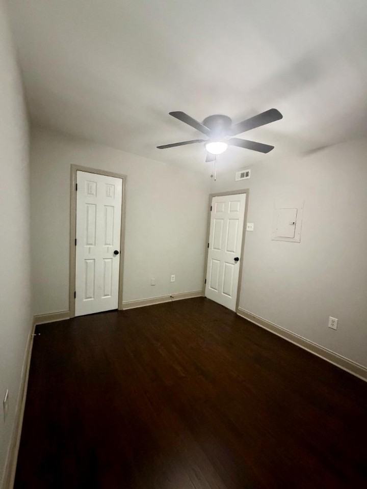 530 Lindsay St NW - Photo 3 of 8