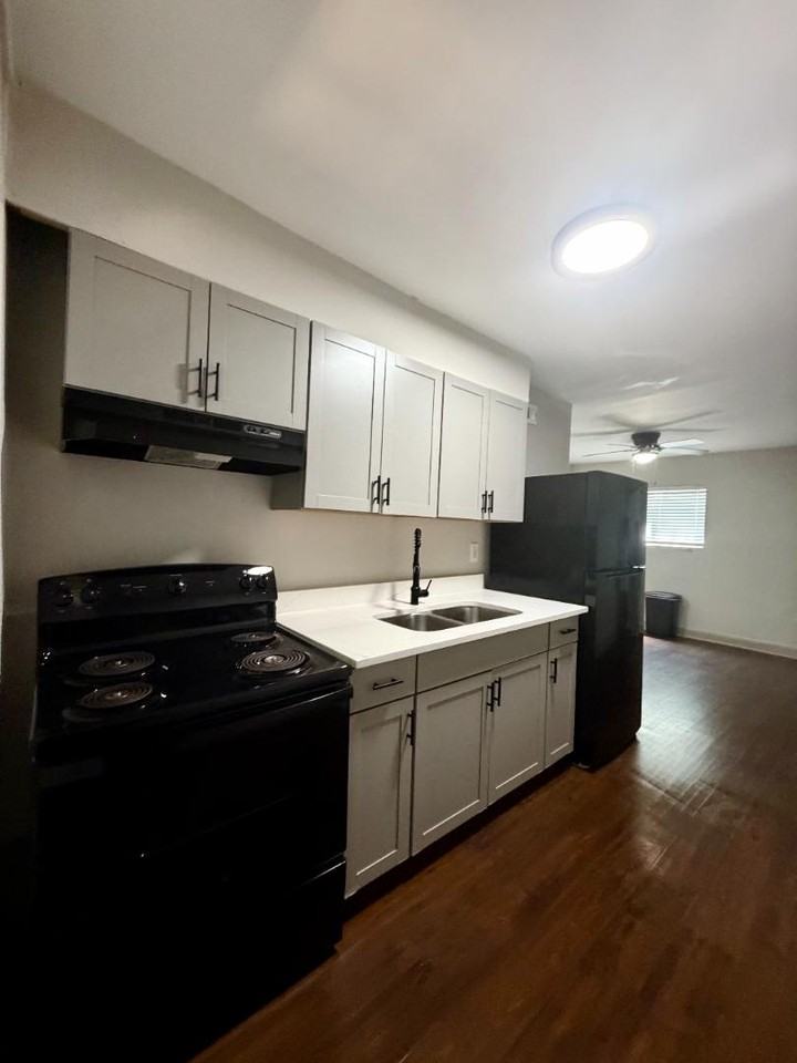 530 Lindsay St NW - Photo 6 of 8