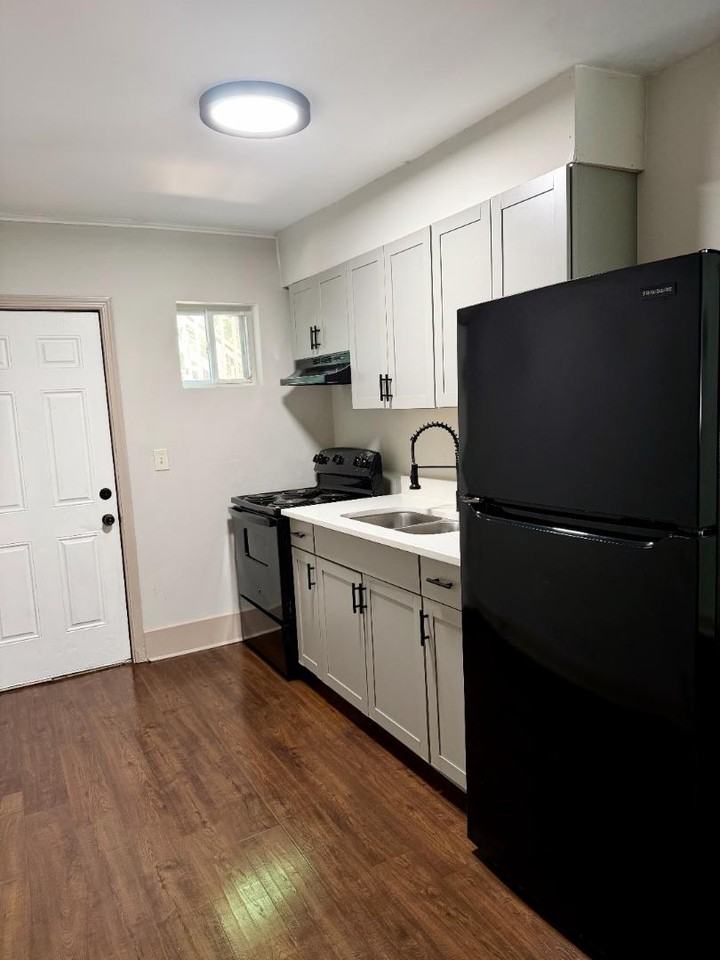 530 Lindsay St NW - Photo 7 of 8