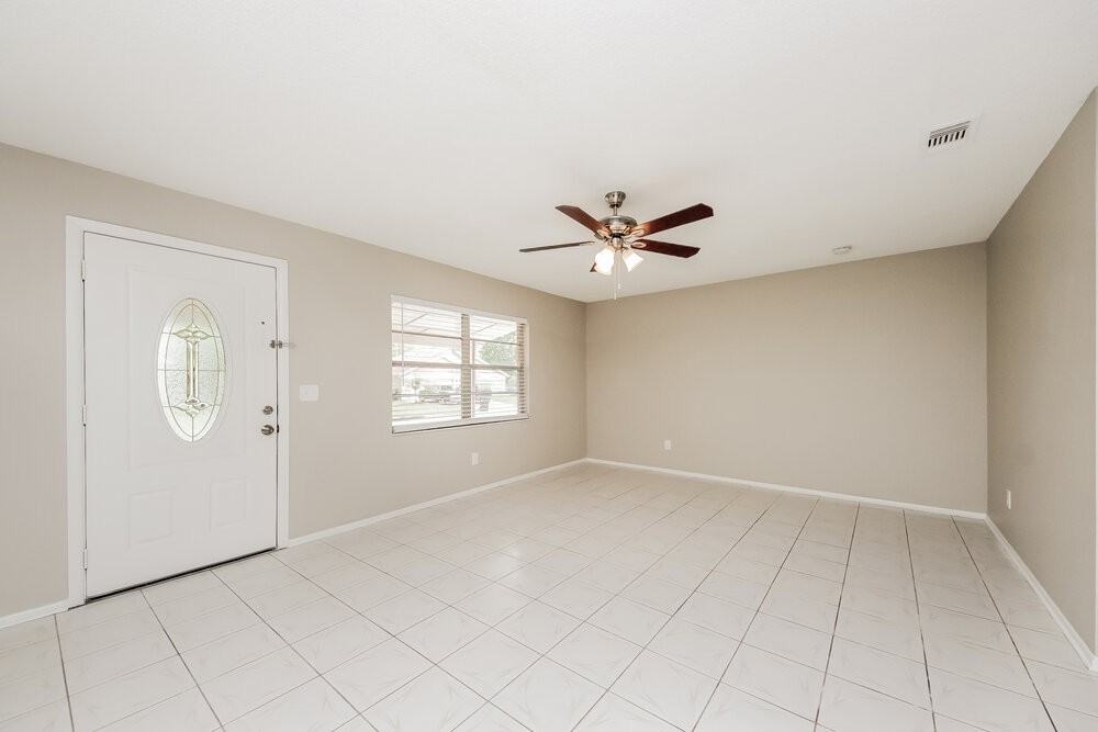 12127 Dakota Woods Ln - Photo 4 of 16