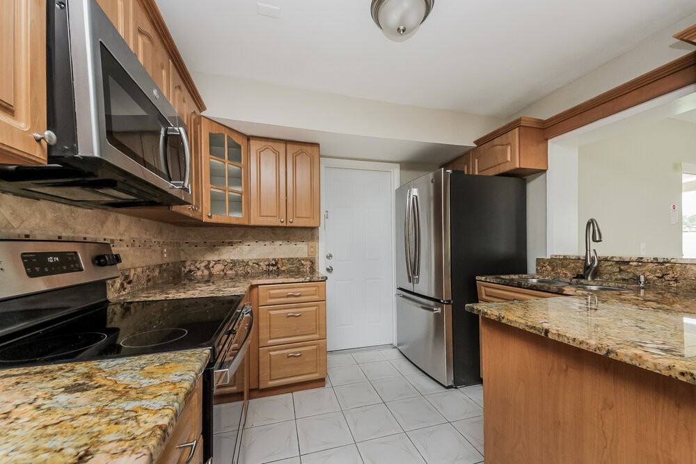 12127 Dakota Woods Ln - Photo 5 of 16