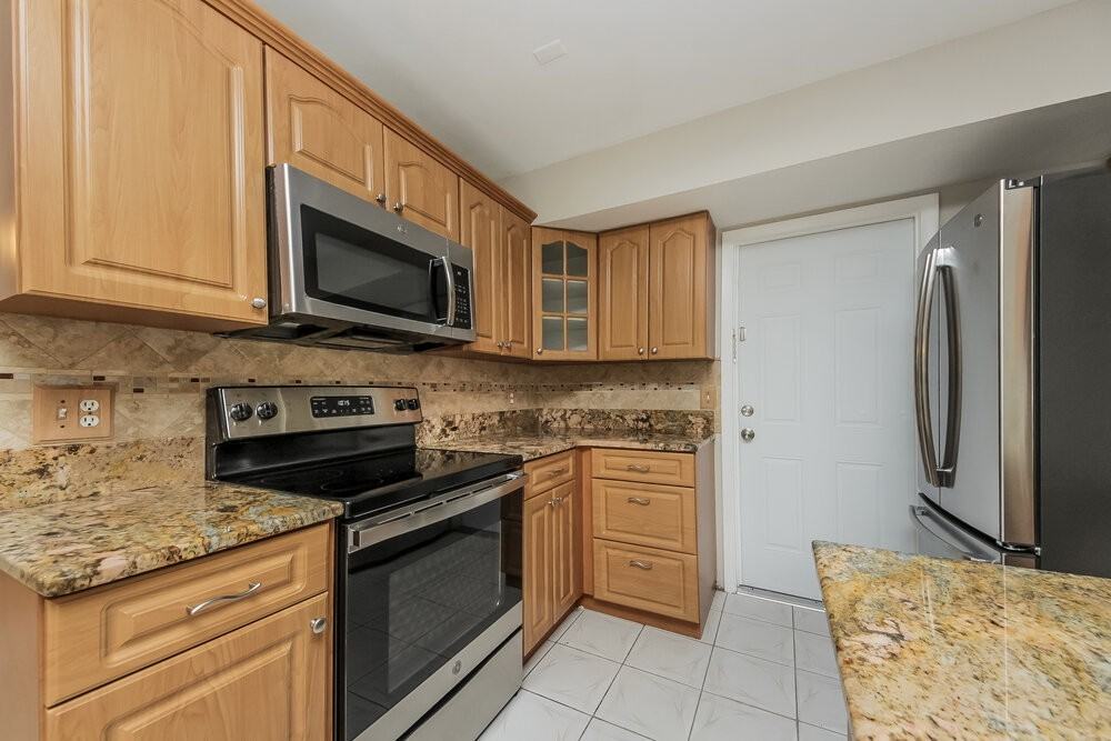 12127 Dakota Woods Ln - Photo 6 of 16