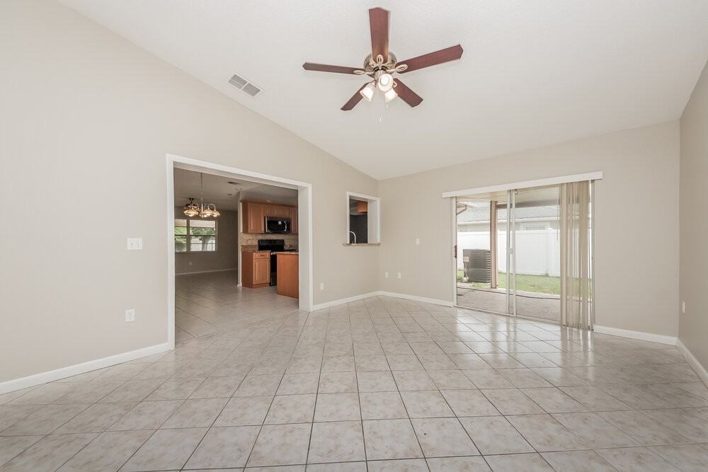 12127 Dakota Woods Ln - Photo 7 of 16