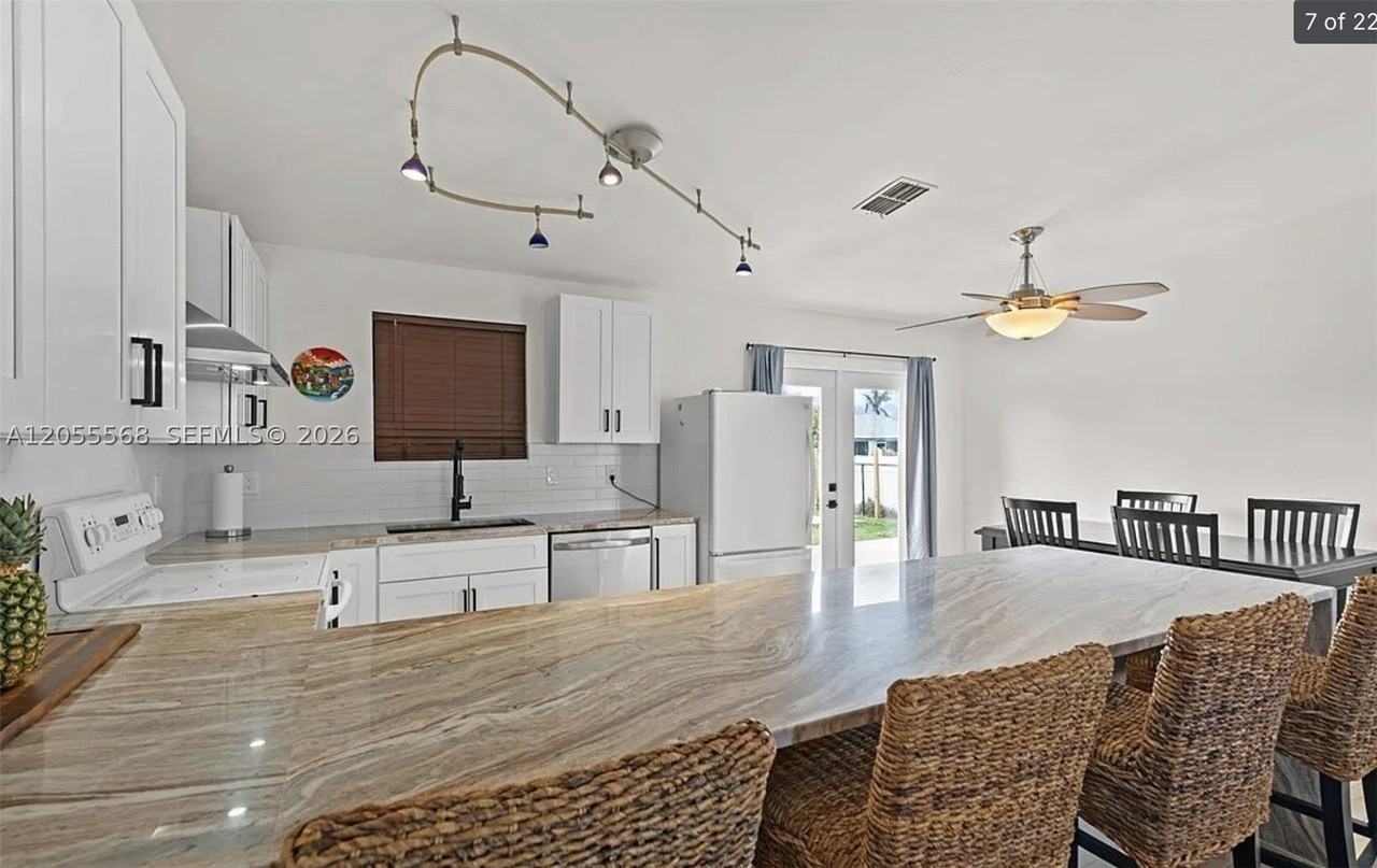 320 Se 26th Ter #NA - Photo 5 of 16