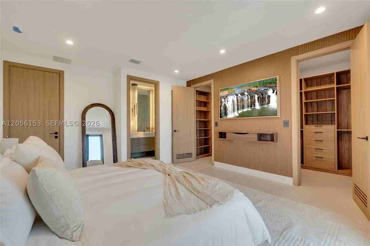 3011 Sw 27th St #1 - Photo 5 of 50