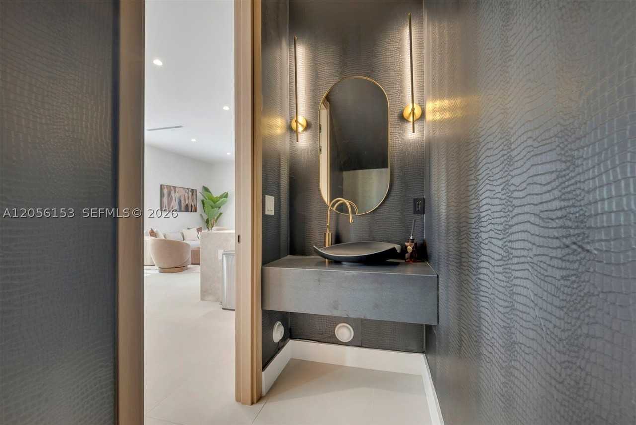 3011 Sw 27th St #1 - Photo 7 of 50