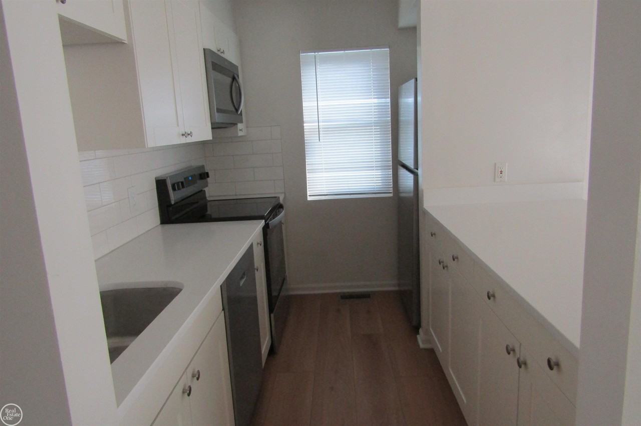 29800 Riverside Bay Ct - Photo 2 of 30
