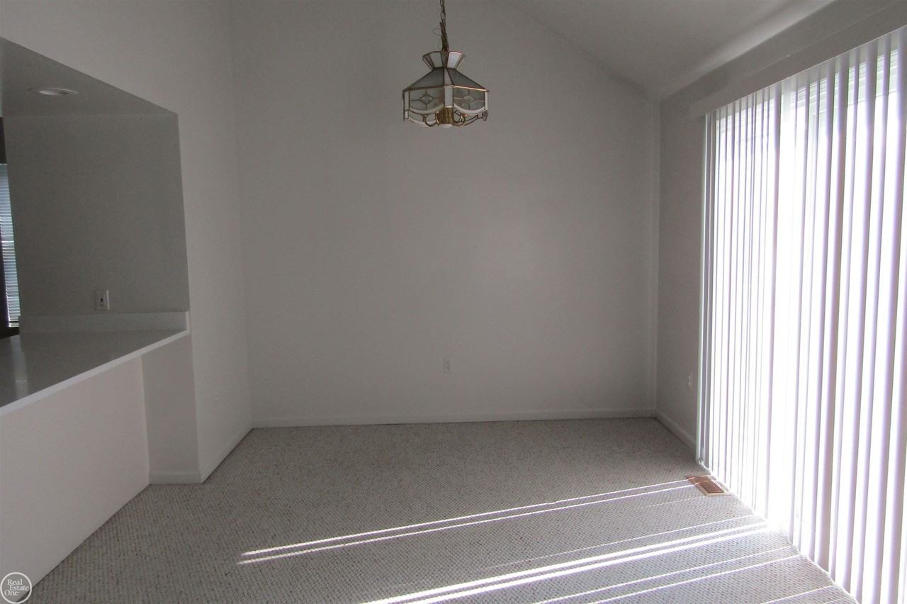 29800 Riverside Bay Ct - Photo 4 of 30