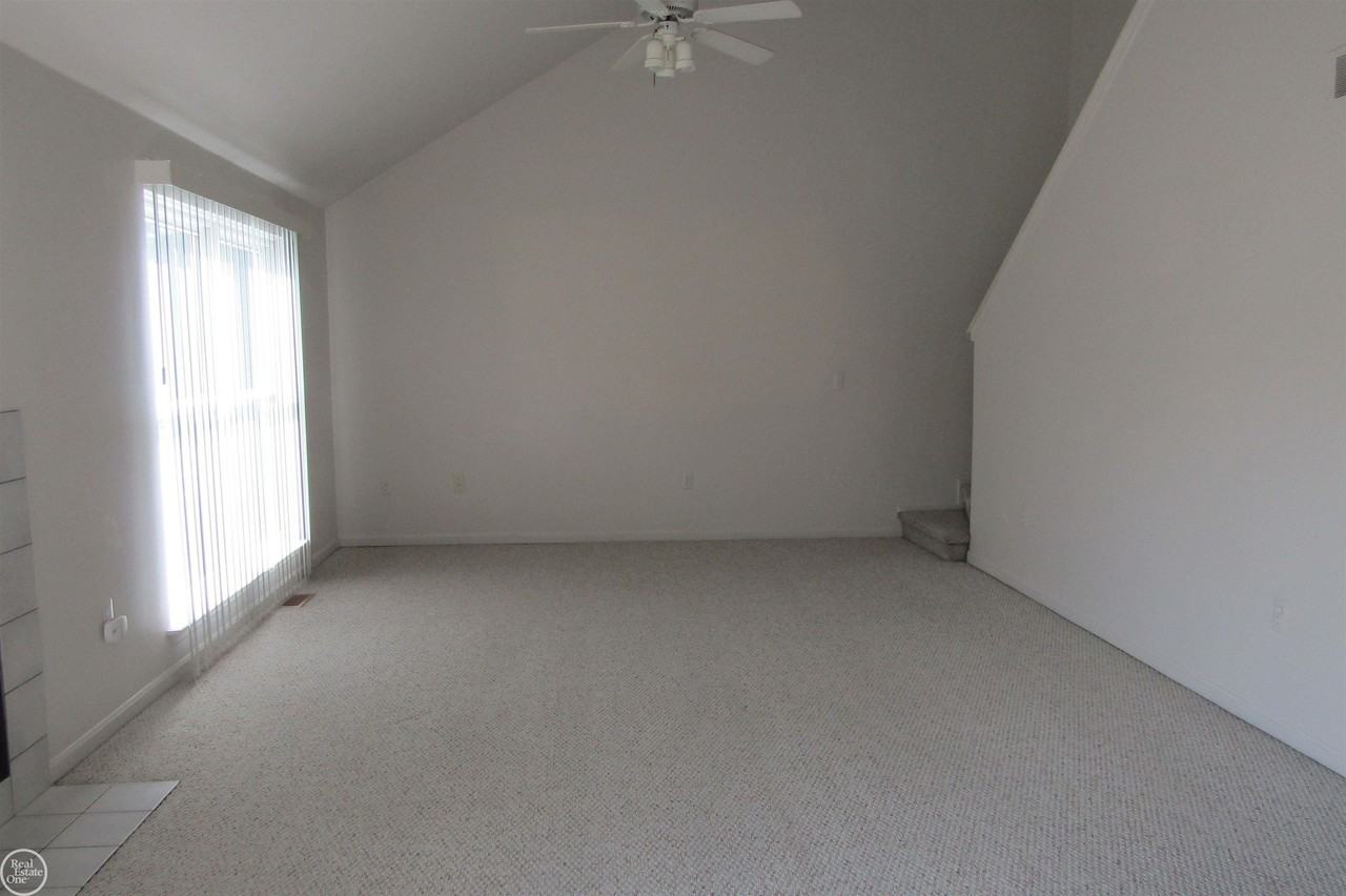 29800 Riverside Bay Ct - Photo 5 of 30
