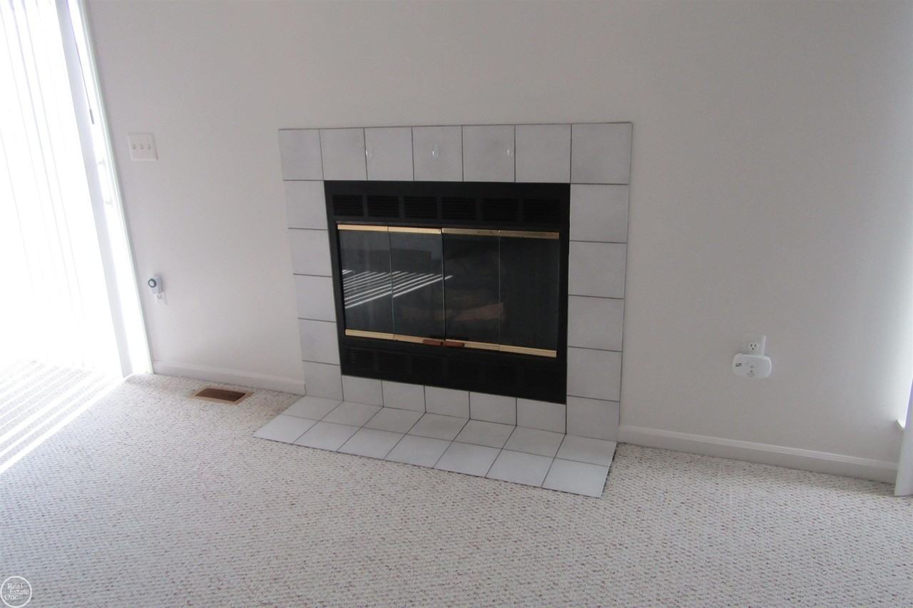 29800 Riverside Bay Ct - Photo 6 of 30