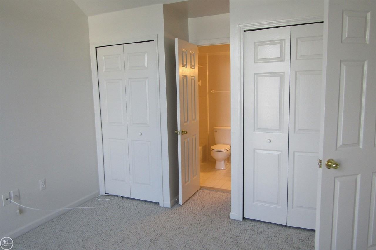29800 Riverside Bay Ct - Photo 7 of 30