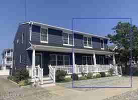 featured image of 232 13th Ave #B