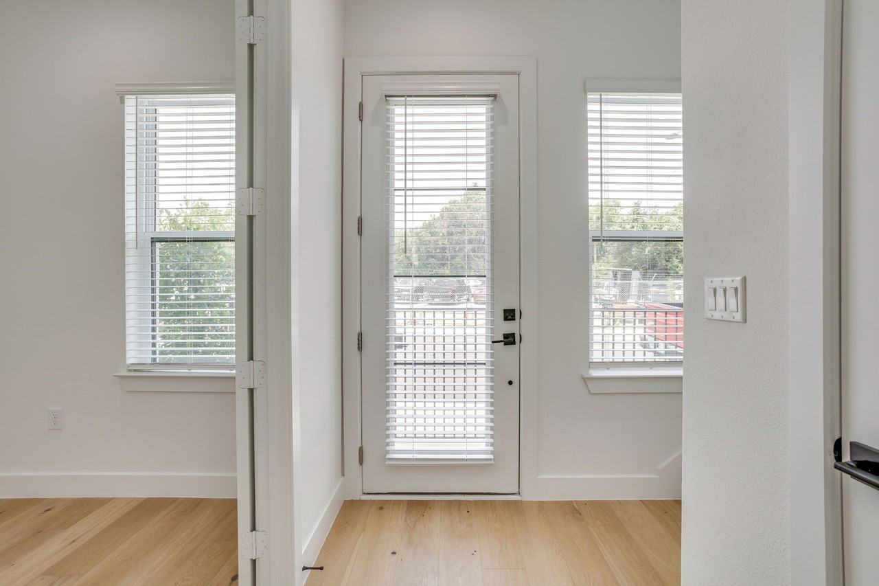123 Thornton St - Photo 4 of 24