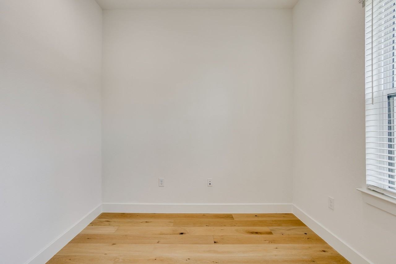 123 Thornton St - Photo 5 of 24