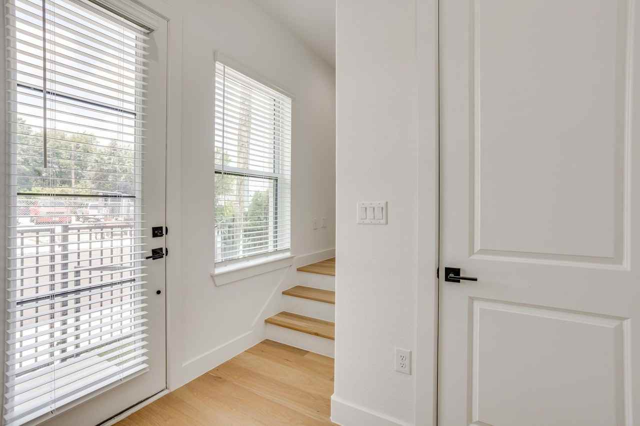 123 Thornton St - Photo 7 of 24