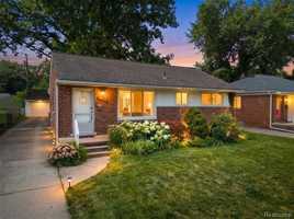 featured image of 437 W Sunnybrook Dr