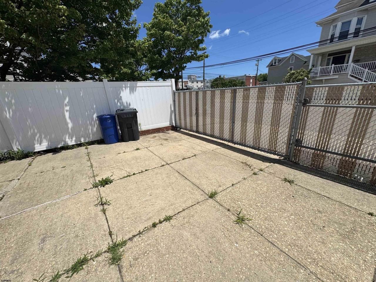 307 Grammercy Pl #2 - Photo 4 of 8