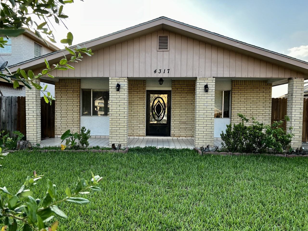 4317 Palma Blanca Dr - Photo 2 of 7