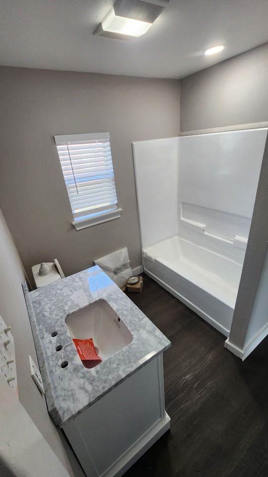 733 Commerce St - Photo 2 of 11