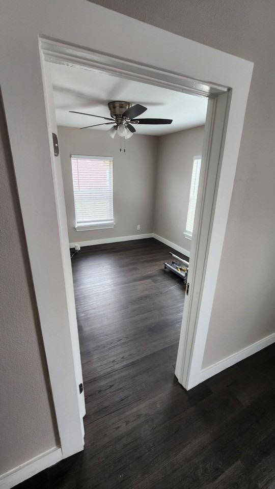733 Commerce St - Photo 4 of 11