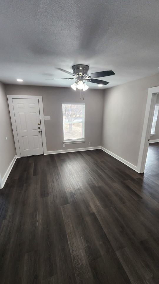 733 Commerce St - Photo 5 of 11