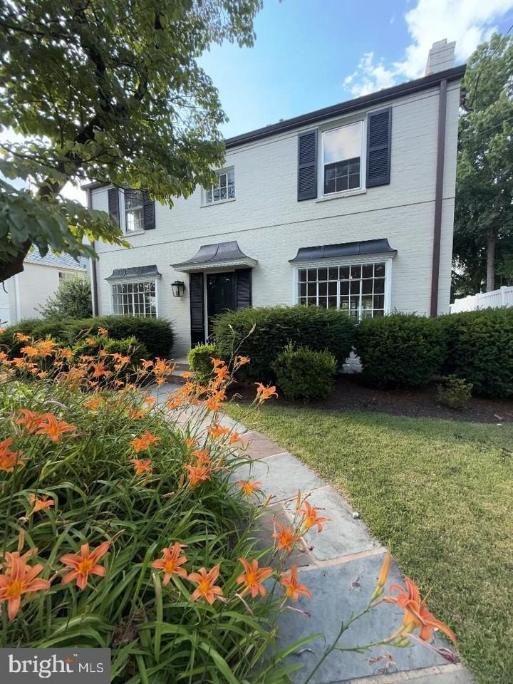 4721 Yuma St Nw - Photo 2 of 34