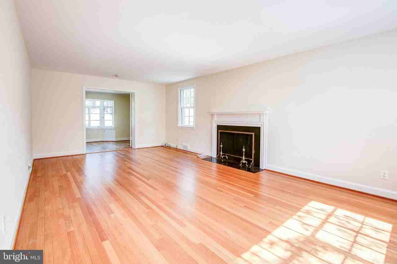 4721 Yuma St Nw - Photo 5 of 34