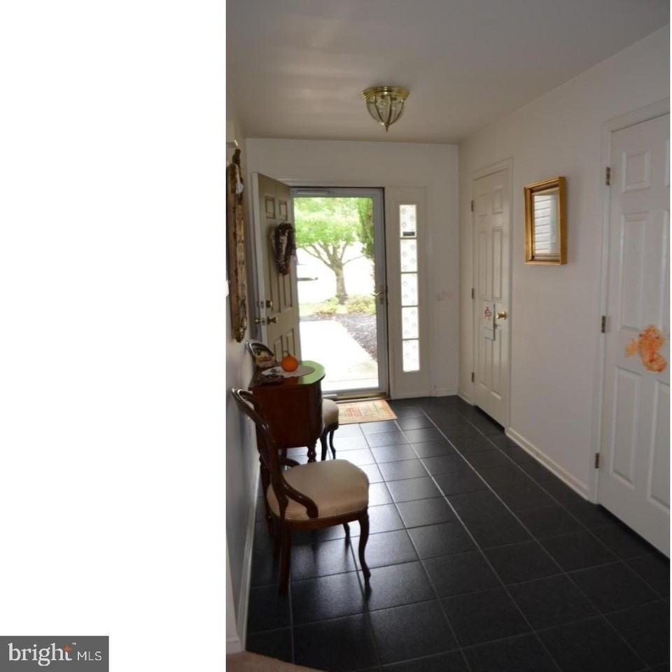 302 Doral Dr - Photo 4 of 20