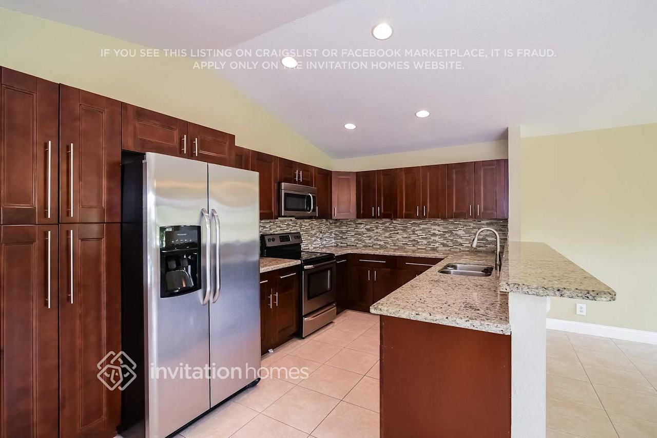 4645 Nw 99th Ln - Photo 7 of 21