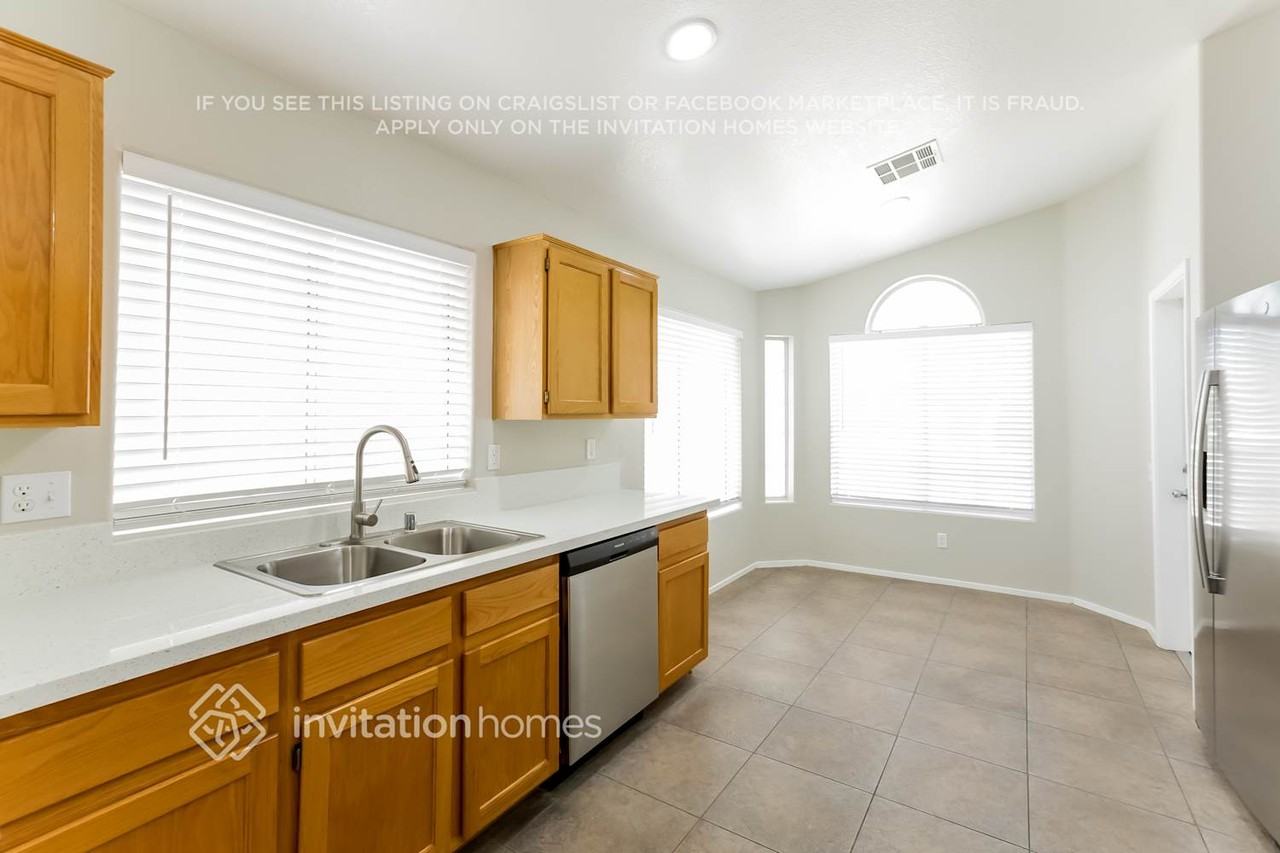 7937 Turtle Island Ct - Photo 4 of 15