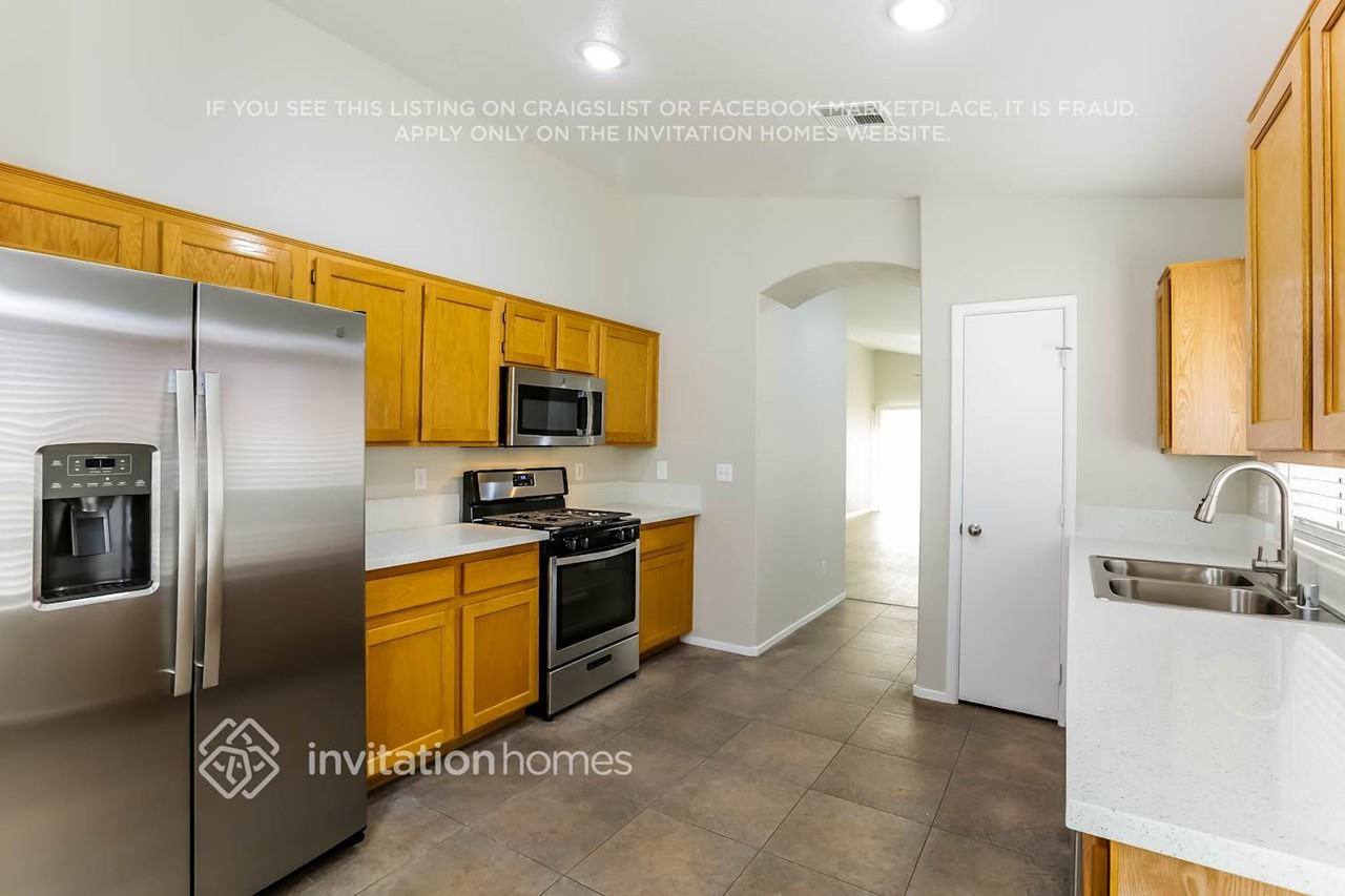 7937 Turtle Island Ct - Photo 5 of 15