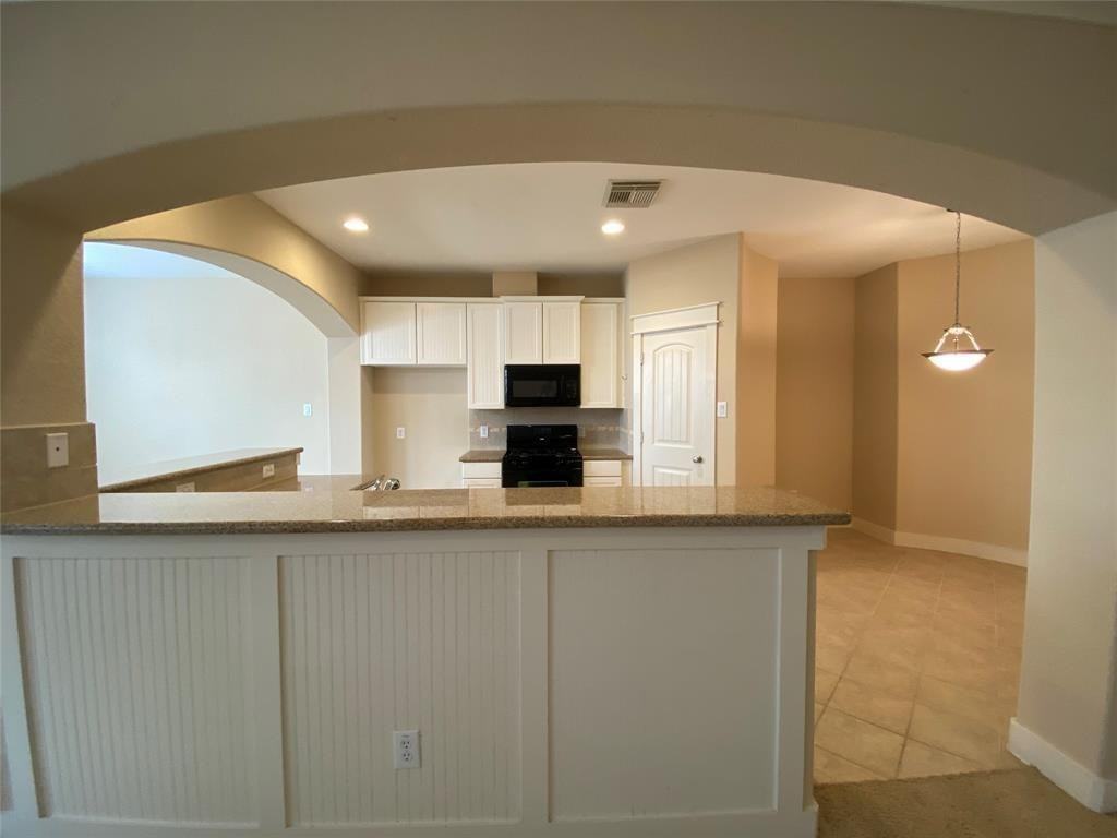2833 Seaside Dr - Photo 4 of 11