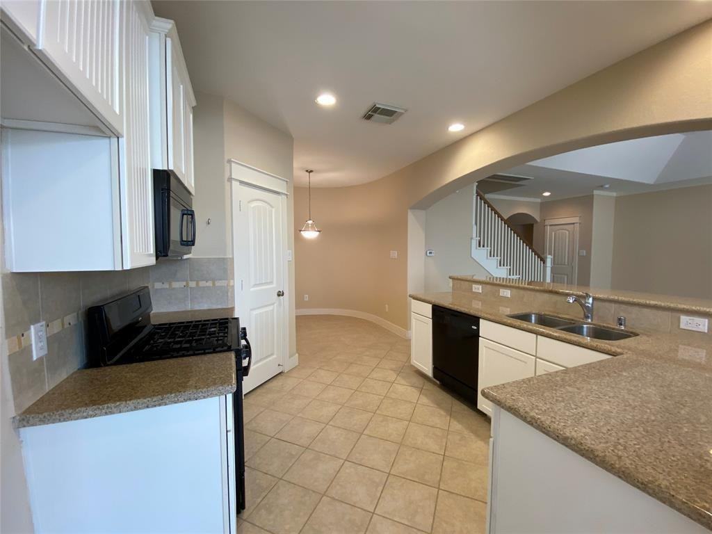 2833 Seaside Dr - Photo 5 of 11