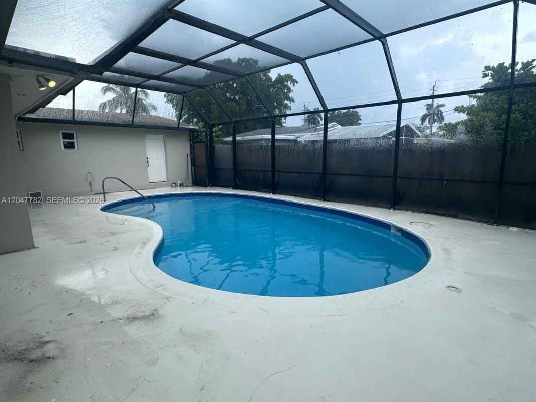 4380 Sw 49th Ct - Photo 2 of 17