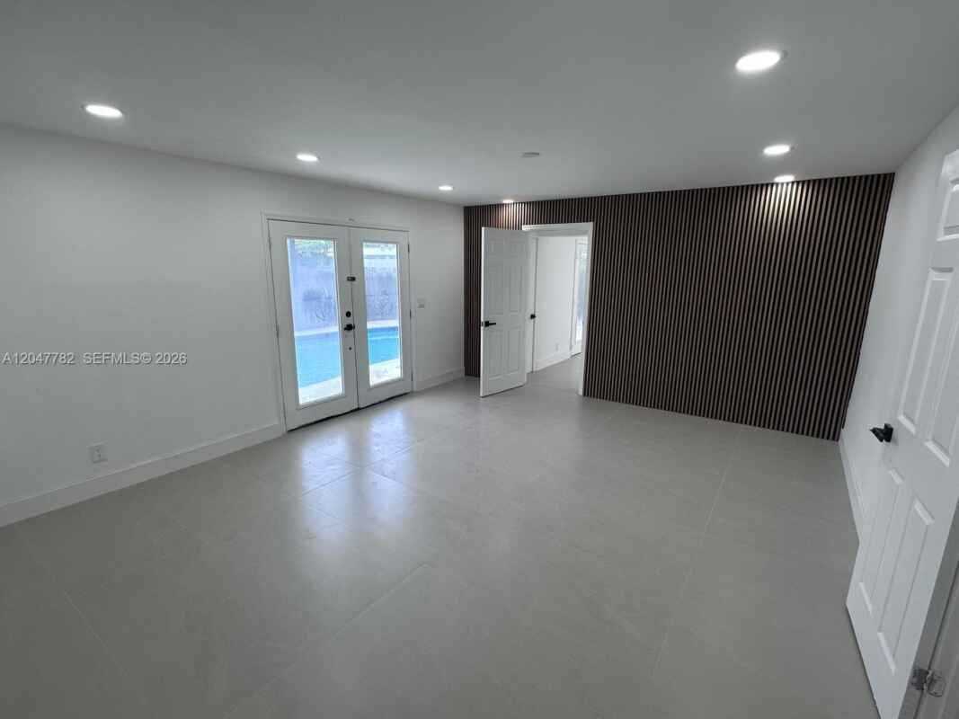 4380 Sw 49th Ct - Photo 3 of 17