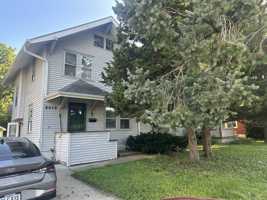 featured image of 2312 Knapp St