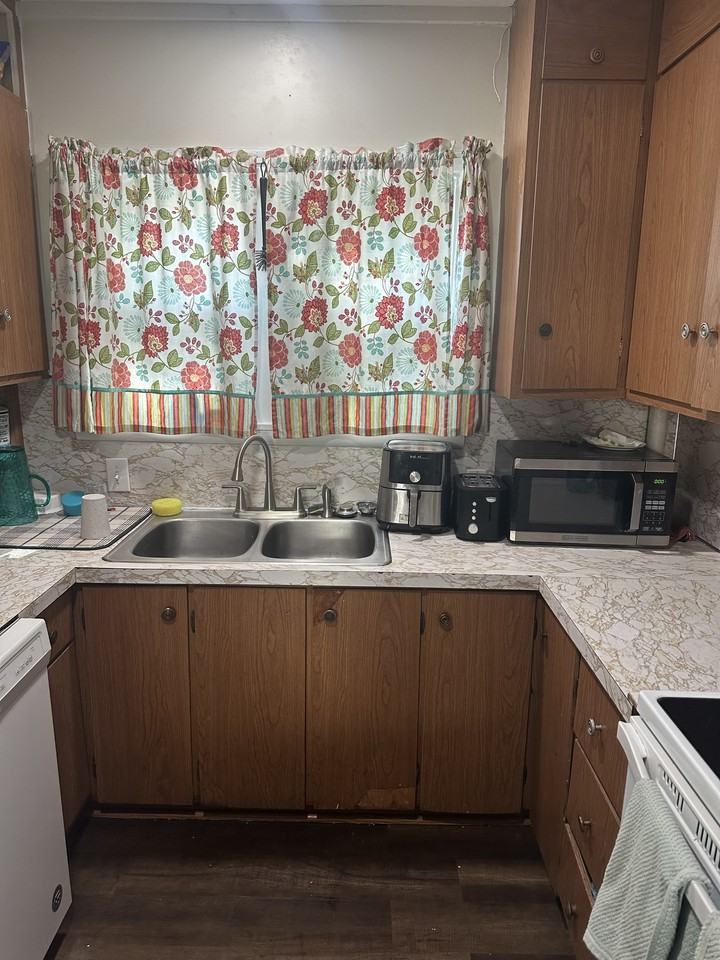 2312 Knapp St - Photo 5 of 23